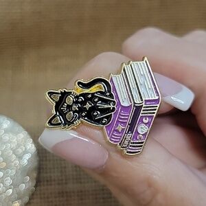 🔥LAST ONE🔥 BLACK MAGIC BOOKISH HALLOWEEN CAT PIN